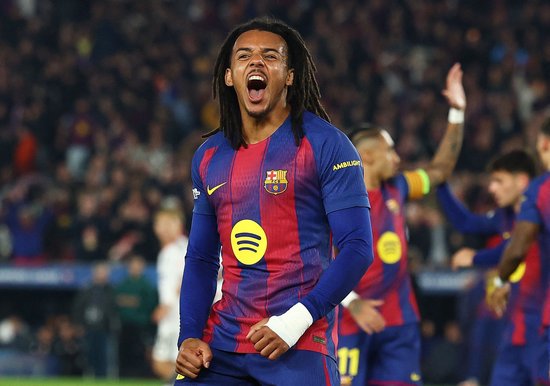 后卫球员在欧冠3分钟内梅开二度，孔德是赛事历史第二人