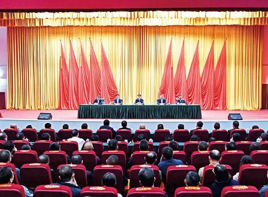 「皇牌天下平台开户」宝宝跌倒,美国爸妈到底扶不扶?最权威的答案在这里!