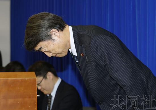 1547194326968832.jpg 厚生劳动相根本匠厚承认统计方式失误(共同社)