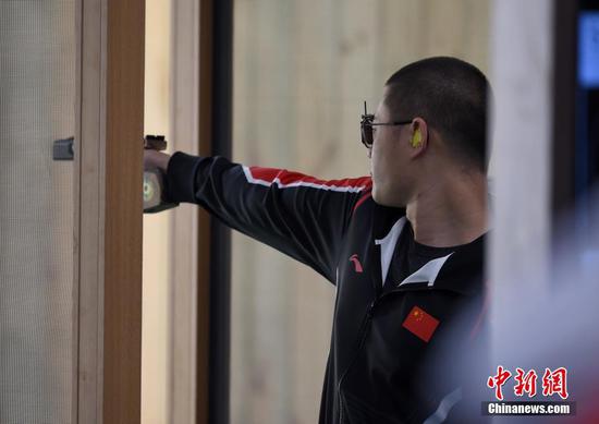 图为中国八一射击队选手姚兆楠在比赛中。 中新社记者 侯宇 摄