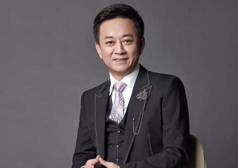 今早,有网友曝出央视著名主持人朱军性骚扰女实习生,一时间评论炸锅。