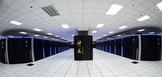 这是安装在国家超级计算无锡中心的“神威·太湖之光”超级计算机（2016年6月20日摄）。新华社记者李响摄