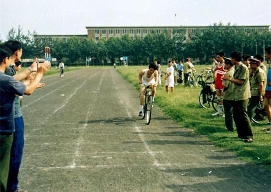 王曙光参加自行车项目比赛