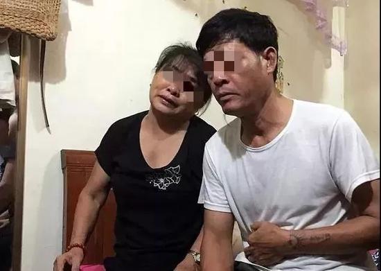 ek娱乐客户端,一脚油门冲卡避责?成都一司机涉嫌妨害公务被拘