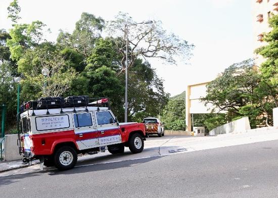 警方爆炸品处理课人员到场。(图:港媒)