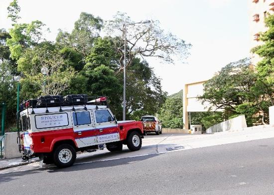 警方爆炸品处理课人员到场。（图：港媒）