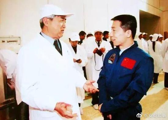 鸿运国际官手机 - 震后半月航拍|瑶池碧水依在,翠海叠瀑归来,九寨沟美回来了!