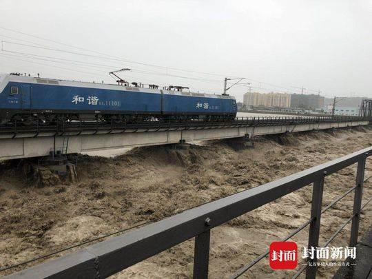 连续强降雨