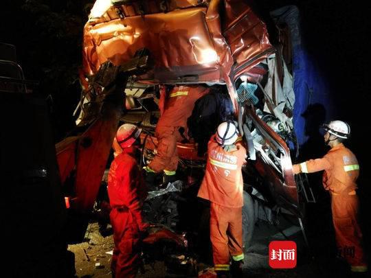 沪蓉高速4小时连发3起车祸 6辆货车相撞致3人死亡