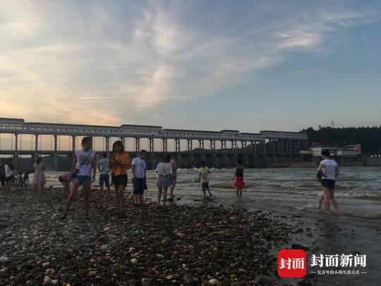加强河道巡查劝导 尽量让游人远离河滩