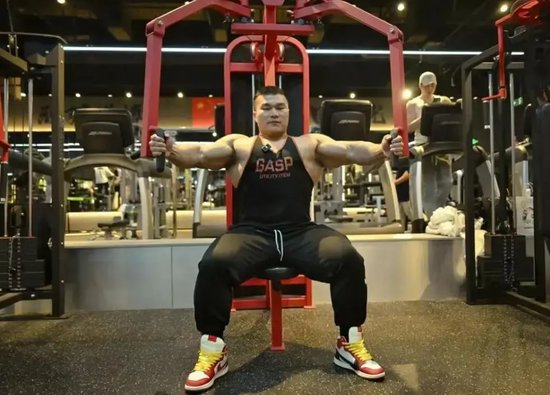 30岁健美运动员王昆不幸去世，曾获职业赛事八连冠，离世前正筹建新健身房