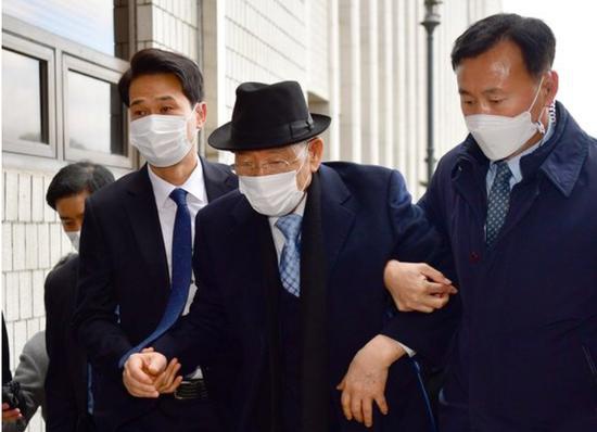 89岁韩国前总统全斗焕被判缓刑2年 曾获死刑还被抄家