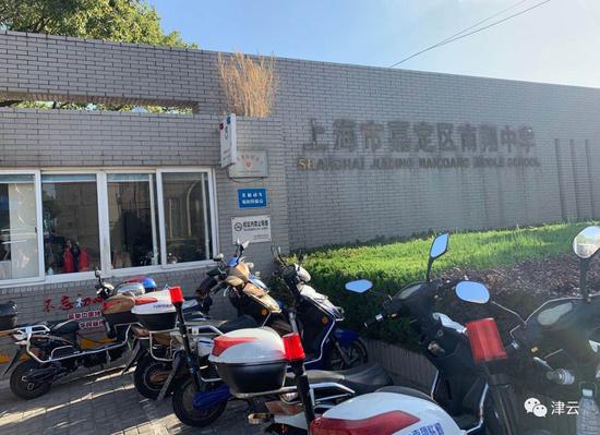 「ag8810」农村自建房,包工头放点石头倒些砂浆就算基础了?看着都揪心
