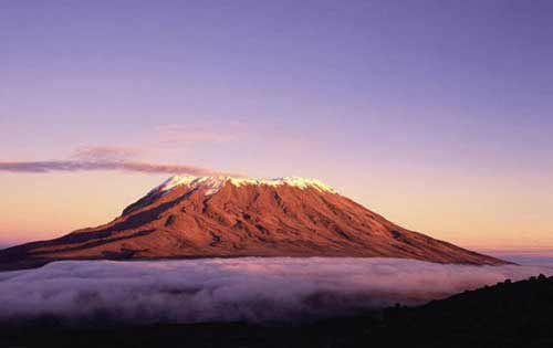 世界上最高的火山乞力马扎罗（资料图）
