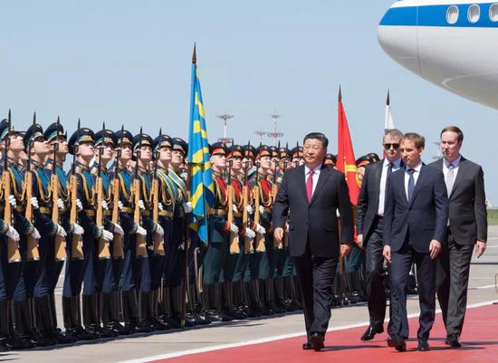 △6月5日,国家主席习近平乘专机抵达莫斯科开始对俄罗斯进行国事访问。