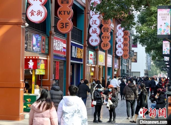 资料图：近日武汉商圈人气回升。张畅 摄