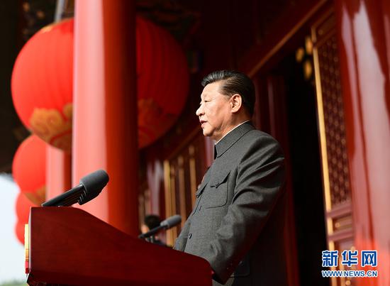 10月1日上午,庆祝中华人民共和国成立70周年大会在北京天安门广场隆重举行。中共中央总书记、国家主席、中央军委主席习近平发表重要讲话。 新华社记者 谢环驰 摄