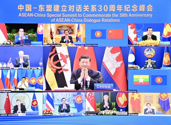 ↑11月22日上午，国家主席习近平在北京以视频方式出席并主持中国—东盟建立对话关系30周年纪念峰会，发表题为《命运与共 共建家园》的重要讲话。中国东盟正式宣布建立中国东盟全面战略伙伴关系。