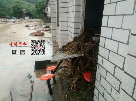 洪水过后的食堂