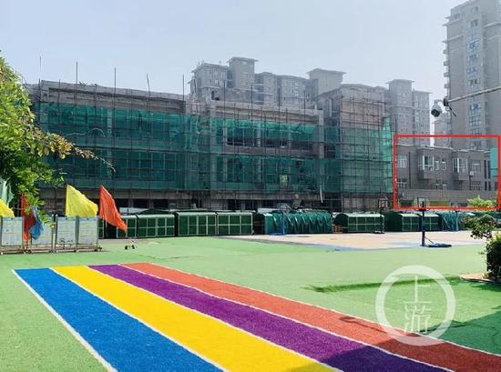 7月8日，江苏泗阳，别墅区紧邻泗阳县青少年宫幼儿园在建的2号艺术楼。/记者 时婷婷