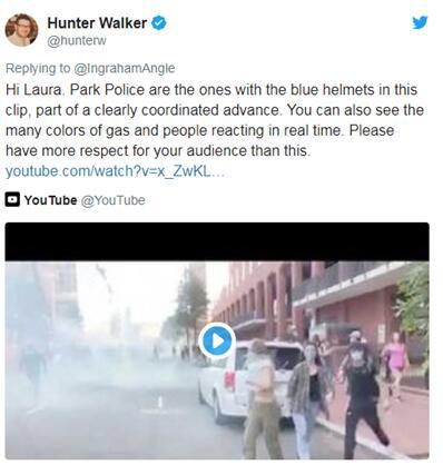 “公园警察在这段视频中戴着蓝色头盔,可以看出他们正在互相配合着前进。你还可以看到各种颜色的气体和现场人们的实时反应。”