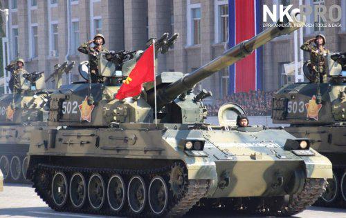 朝鲜建国70周年阅兵式上的M2018,可以看到和年初阅兵的M1992改一样,在炮塔上加装了双联装榴弹发射器和双联装火绳防空导弹。
