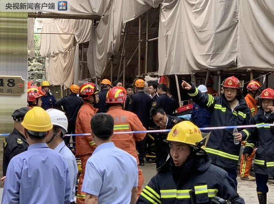 上海长宁区一处正在改造的建筑坍塌 已救出19人(含视频)