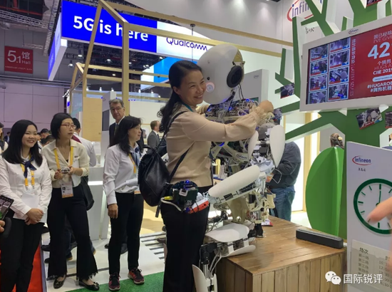 金龙娱乐首页,葡萄育种专家李绍星的暂定1号葡萄