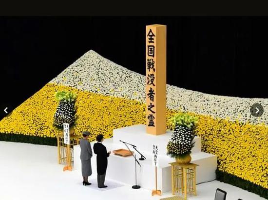 15日,日本天皇德仁、皇后雅子、政府人员以及遗属等约500人参加了“全国阵亡者追悼仪式”。