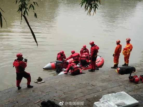 都市之阅读封神笔趣阁截图1