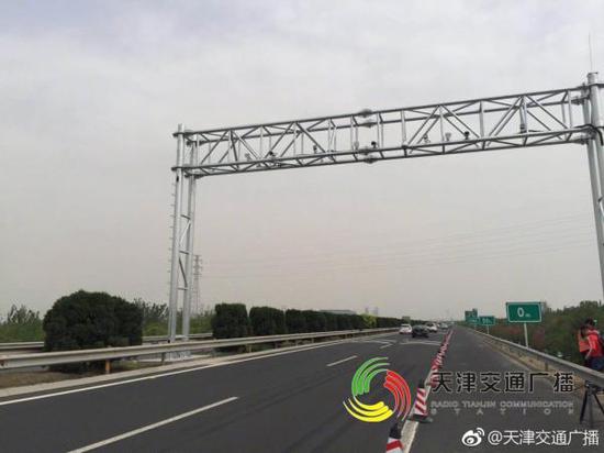 全国首批“车间距违法抓拍”电子警察5月1日于天津启用 @天津交通广播 图