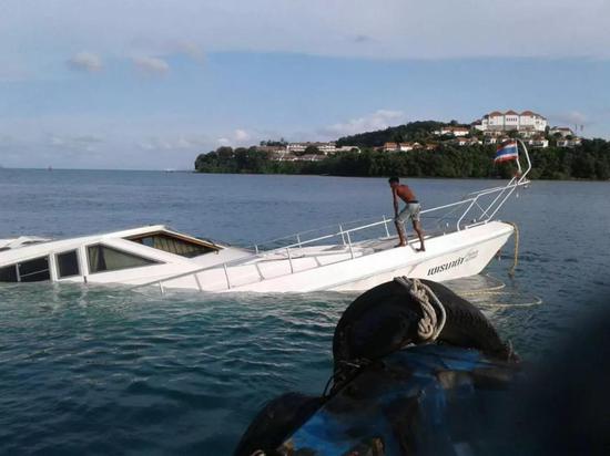 即将拖上岸的“艾莎公主号” 受访者供图