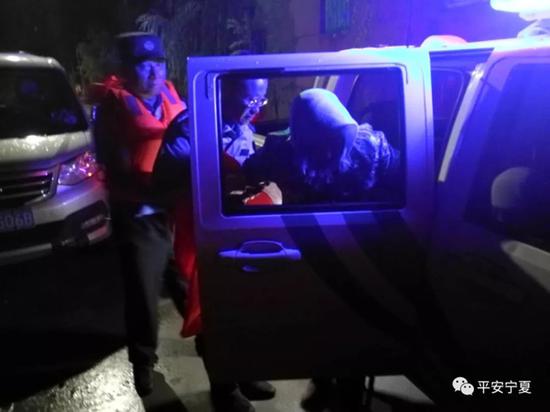 宁夏一名辅警抢救群众时被洪水冲走 至今下落不明