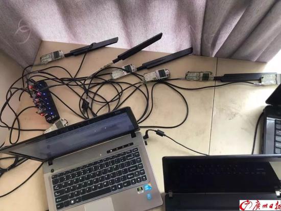 广州警方查获的GSM劫持设备 　　广州日报全媒体记者邱伟荣 摄