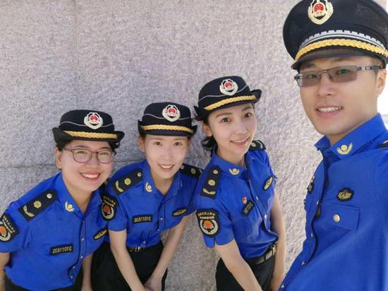 上海700个90后城管:有海归女硕士 有人自创嘻