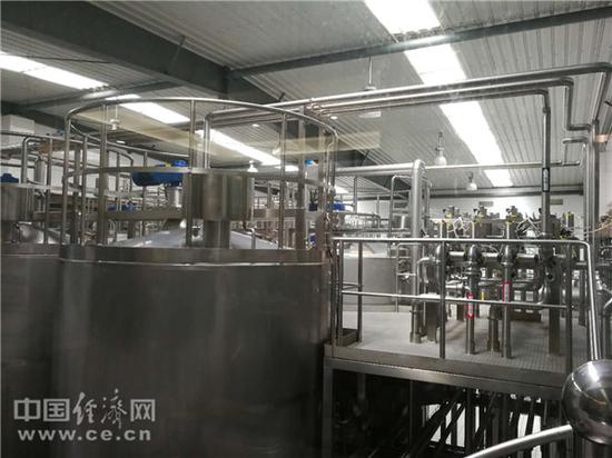  一鸣食品牛奶生产线。经济日报-中国经济网记者 杨淼摄