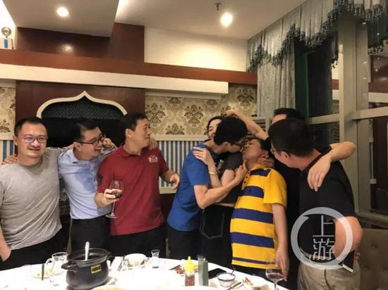 方正不雅饭局:外泄私密照的人原本不在饭局名