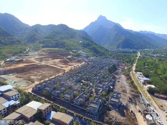 揭陈路别墅:内有大量文物 房主拿50年茅台当水