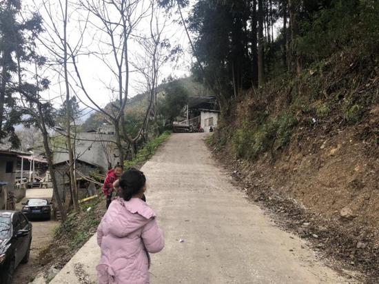通往车家祖宅的路崎岖陡峭