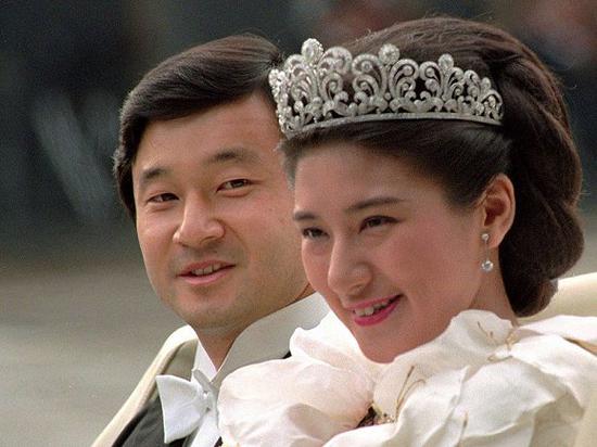 1993年,德仁与雅子结为夫妻。
