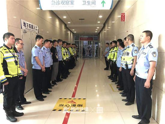 24岁辅警处理事故被撞牺牲 肇事司机一直聊微信