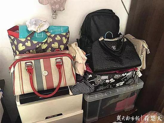 ▲房间放着偷来的包包