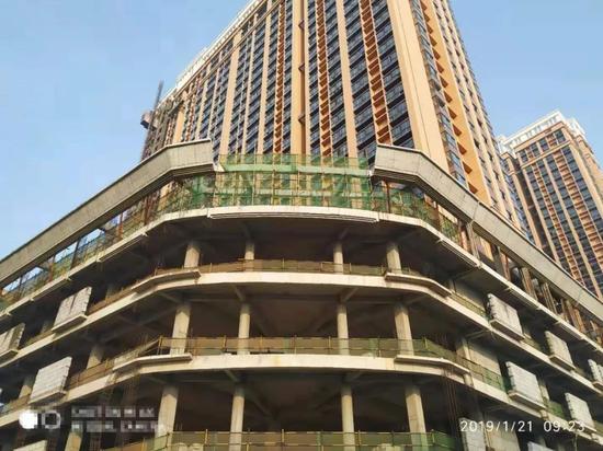 河南南阳烂尾楼盘业主自救:筹6200万 至今未交房