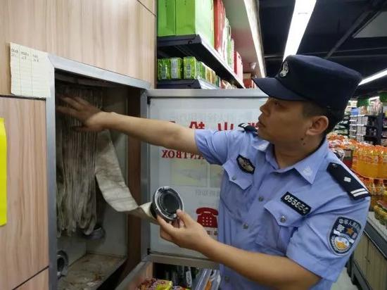 王正偉脫下軍服換上警服