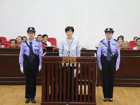 姜保白受审