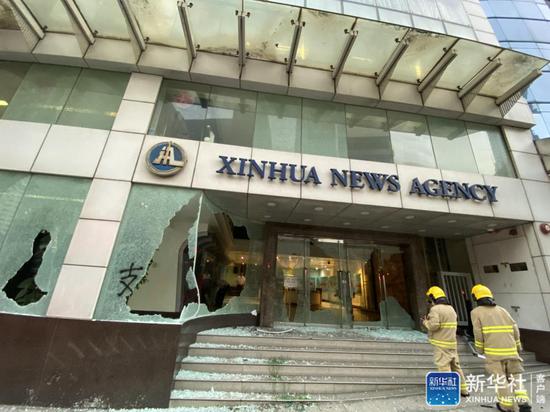  ↑11月2日下午，位于香港的新华社亚太总分社办公大楼遭暴徒打砸破坏。新华社发
