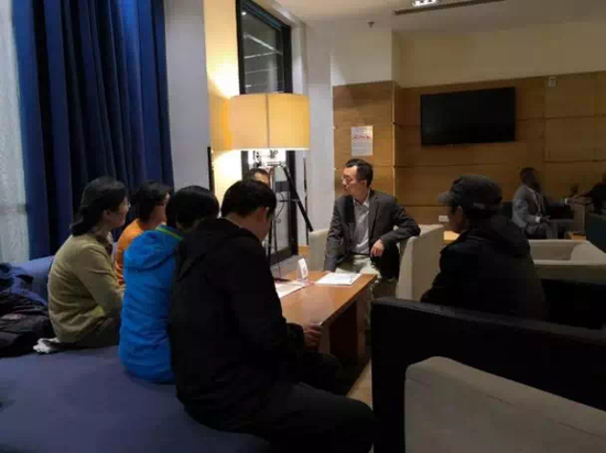 牡丹娱乐国际_从黄秋生认亲看香港:东方之珠的百年孤独