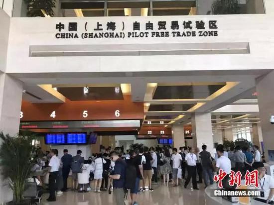 资料图:上海自贸试验区企业服务中心。冷昊阳 摄