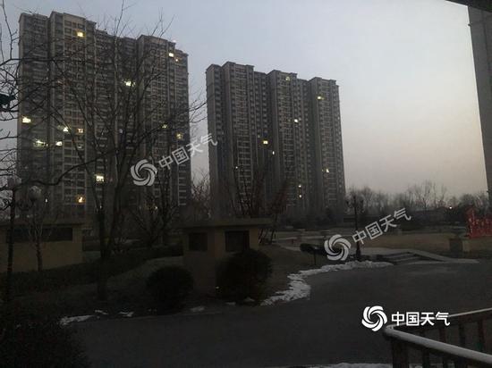 北京今晨天气晴朗,午后有大风。