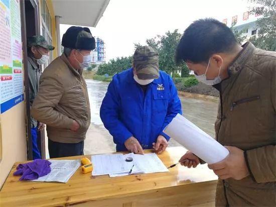 这些疫情轻微地区 为何也迷信封城封路?